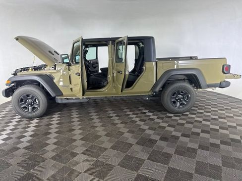 Used 2026 Jeep Gladiator Sport AWD/4WD image 12