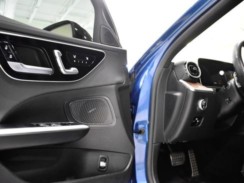 Used 2023 Mercedes-Benz C 300 4MATIC Sedan image 9