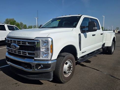 Used 2025 Ford F350 XLT AWD/4WD image 2