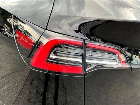 Used 2021 Tesla Model Y 2WD image 21