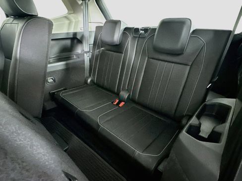 Used 2023 Volkswagen Tiguan SE w/ Panoramic Sunroof Package FWD image 29