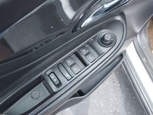 Used 2022 Buick Encore Preferred w/ Safety Package FWD image 21