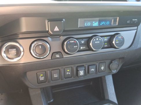 Used 2023 Toyota Tacoma TRD Sport w/ Technology Package AWD/4WD image 32