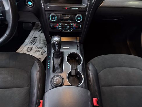 Used 2018 Ford Explorer XLT w/ XLT Appearance Package AWD/4WD image 23