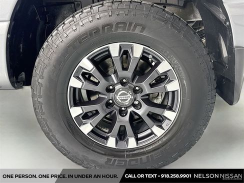 Used 2020 Nissan Titan SL w/ Moonroof Package AWD/4WD image 34