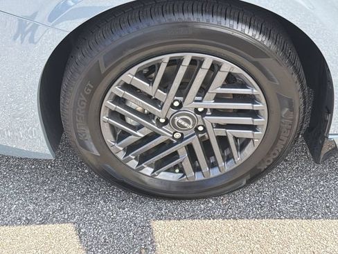 Used 2026 Nissan Sentra SV w/ SV Convenience Package FWD image 13