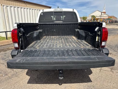 Used 2020 Toyota Tacoma SR AWD/4WD image 40