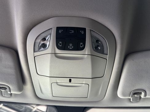 Used 2022 Chrysler Voyager LX FWD image 31