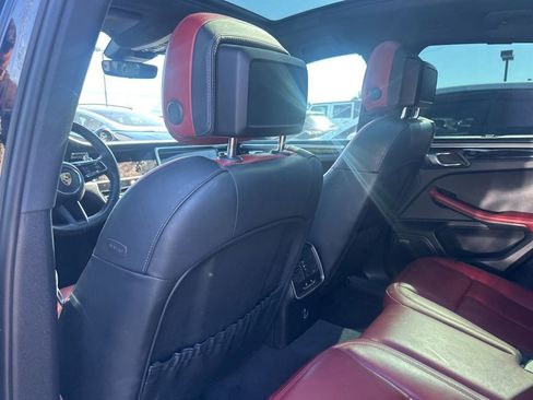 Used 2024 Porsche Macan AWD/4WD image 7