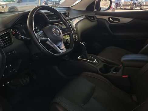 Used 2020 Nissan Rogue Sport SL image 7