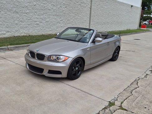 Used 2010 BMW 135i Convertible RWD image 2