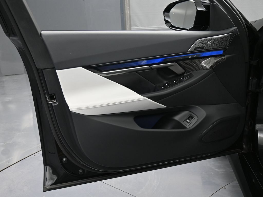 Used 2025 BMW M5 Touring AWD/4WD image 16