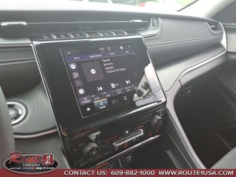 Used 2024 Jeep Grand Cherokee Laredo X AWD/4WD image 34