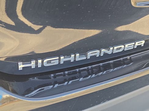 Used 2022 Toyota Highlander XLE image 13