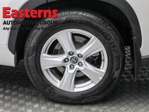 Used 2023 Toyota Highlander LE image 8