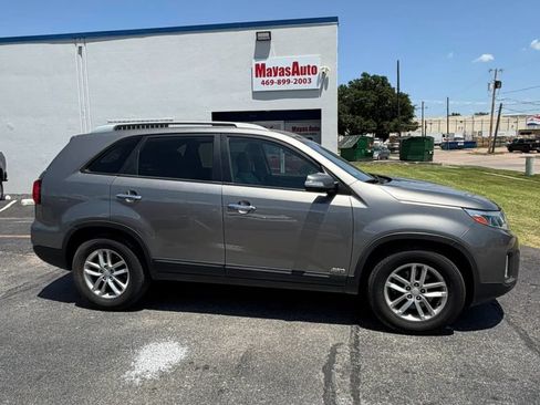 Used 2015 Kia Sorento LX AWD/4WD image 2