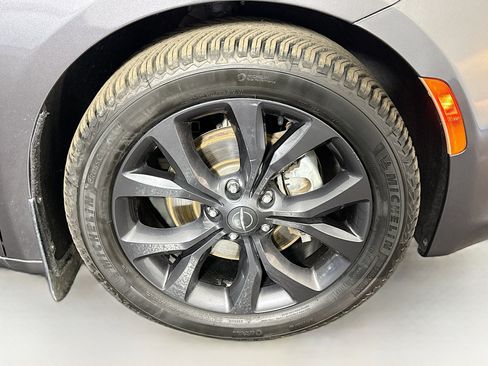 Used 2020 Chrysler Pacifica Touring-L w/ S Appearance Package image 30