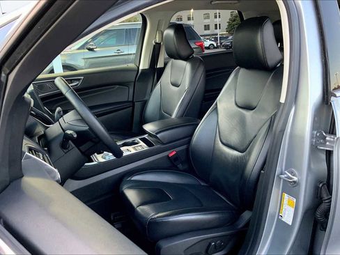 Used 2022 Ford Edge Titanium image 7