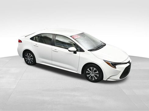 Used 2022 Toyota Corolla LE FWD image 33