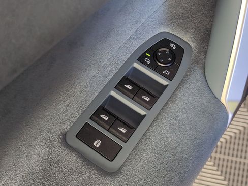 New 2026 BMW iX xDrive45 image 10