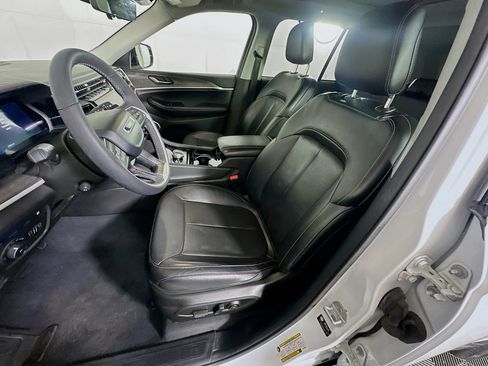 Used 2022 Jeep Grand Cherokee Limited 4xe w/ Luxury Tech Group II image 13