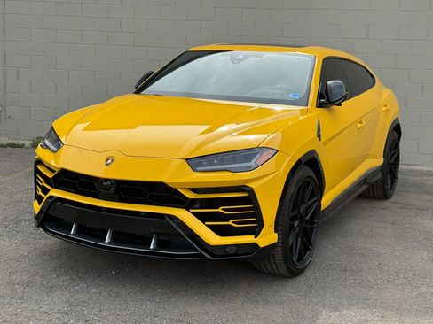 Used 2019 Lamborghini Urus AWD/4WD image 2