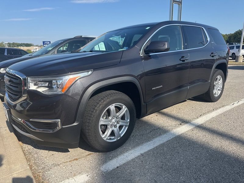 Used 2017 GMC Acadia SLE image 1