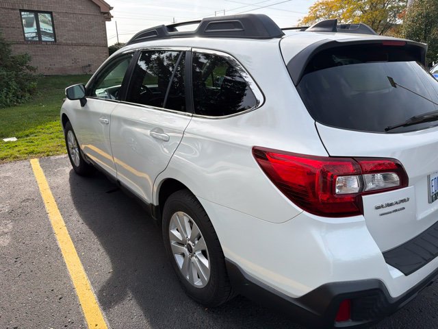 Used 2018 Subaru Outback 2.5i Premium AWD/4WD image 4