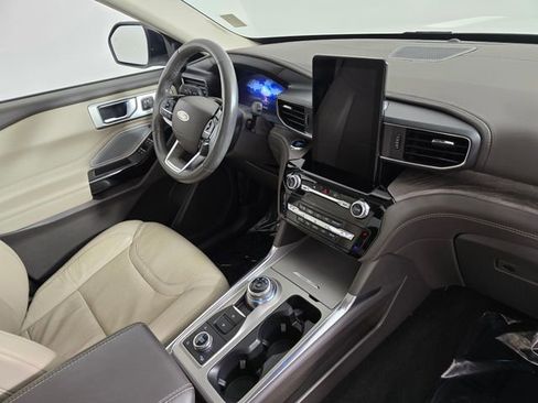 Certified 2023 Ford Explorer Platinum w/ Technology Package AWD/4WD image 10