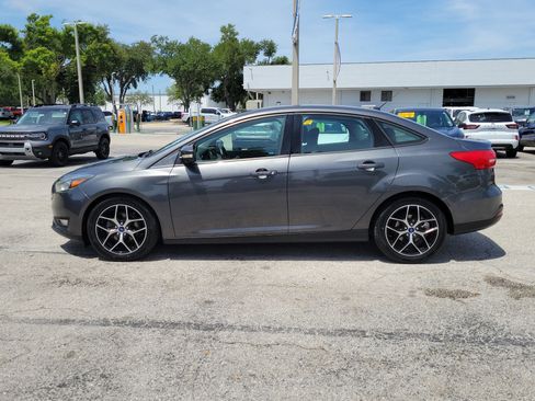 Used 2017 Ford Focus SEL w/ Cold Weather Package FWD image 6