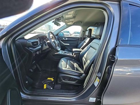 Used 2023 Ford Explorer XLT w/ Equipment Group 202A image 5