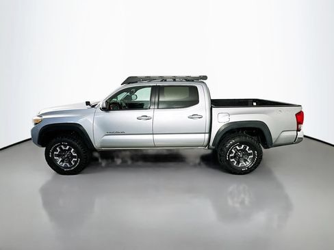 Used 2017 Toyota Tacoma TRD Off-Road w/ Tow Package (A/T) AWD/4WD image 4