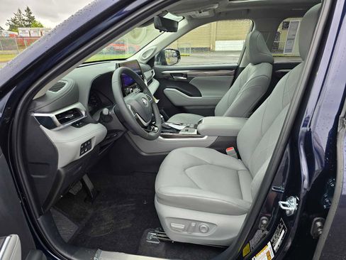 New 2026 Toyota Highlander Platinum AWD/4WD image 23