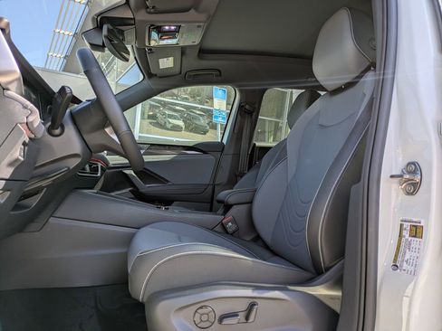 New 2026 Volkswagen Tiguan SE R-Line FWD image 2
