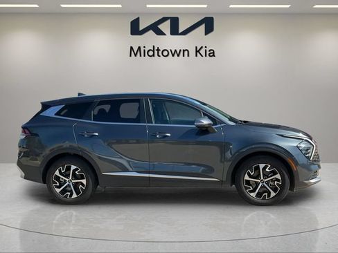 Used 2025 Kia Sportage EX FWD image 2