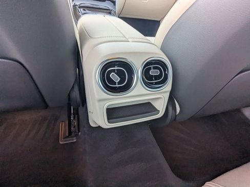 Used 2025 Mercedes-Benz C 300 Sedan image 16