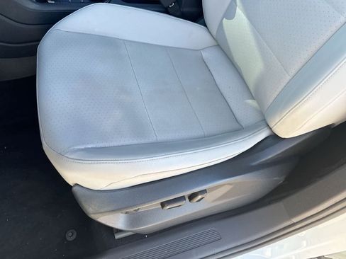 Used 2019 Volkswagen Tiguan SE w/ Panoramic Sunroof Package image 18