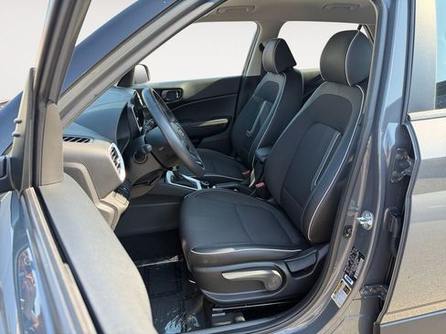 Certified 2025 Hyundai Venue Limited FWD image 6