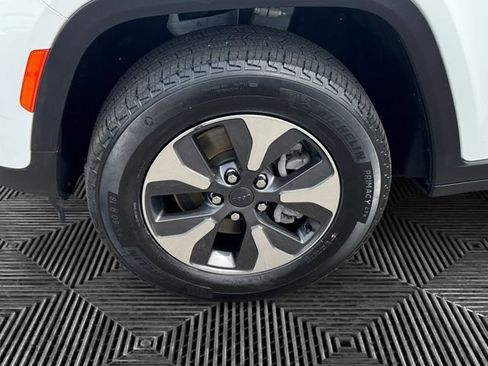 Used 2023 Jeep Grand Cherokee 4WD 4xe image 10