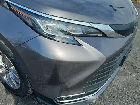 Used 2023 Toyota Sienna XLE image 31