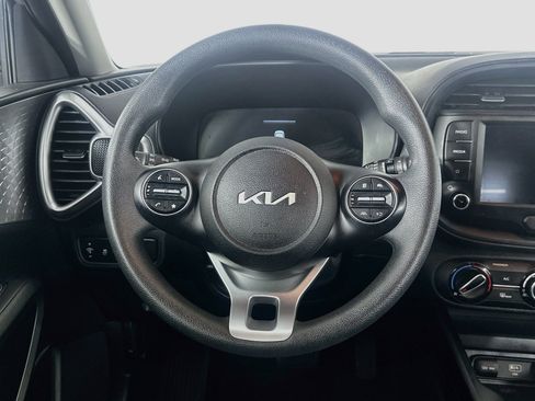 Used 2025 Kia Soul LX w/ LX Technology Package FWD image 18