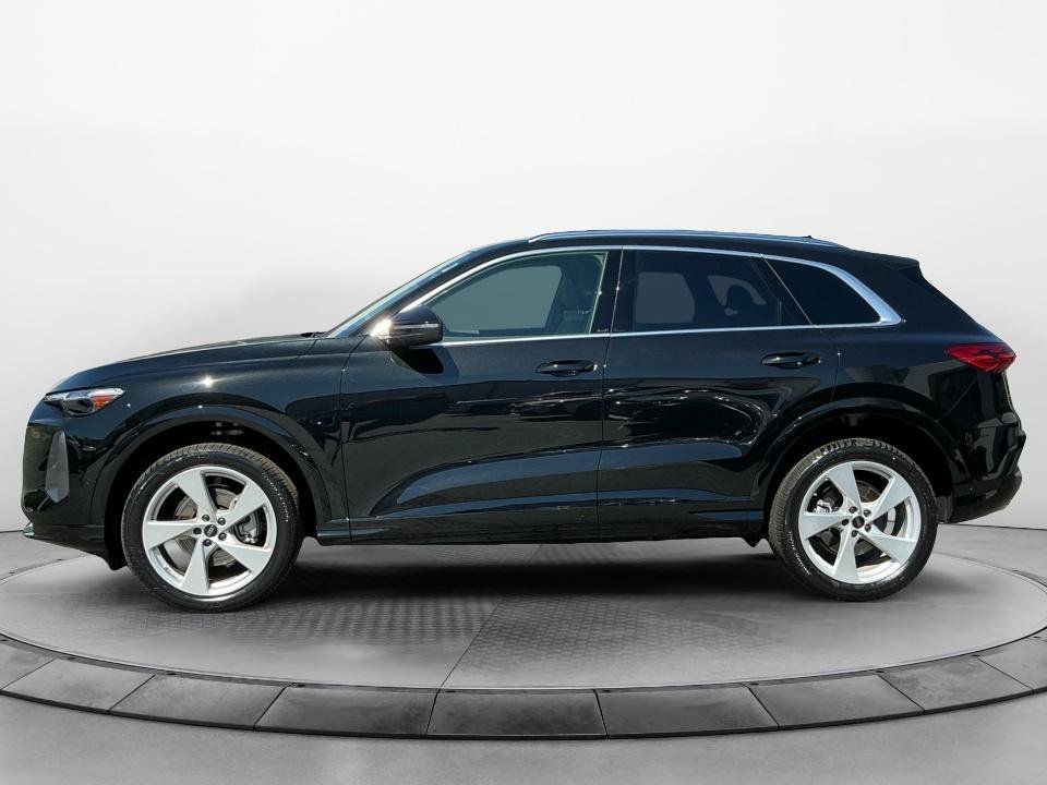 Used 2025 Audi Q5 Premium Plus w/ Premium Plus AWD/4WD image 4