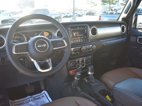 Used 2023 Jeep Gladiator Rubicon w/ LED Lighting Group image 18