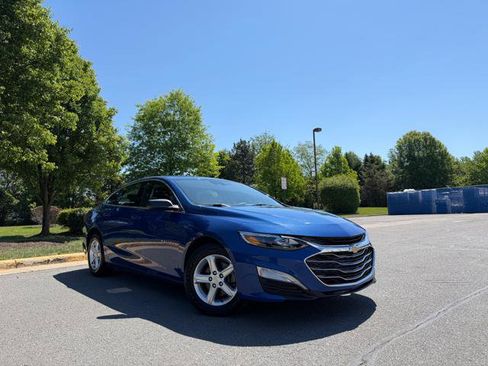 Used 2023 Chevrolet Malibu LS FWD image 2