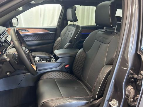 Used 2024 Jeep Grand Cherokee L Summit AWD/4WD image 8
