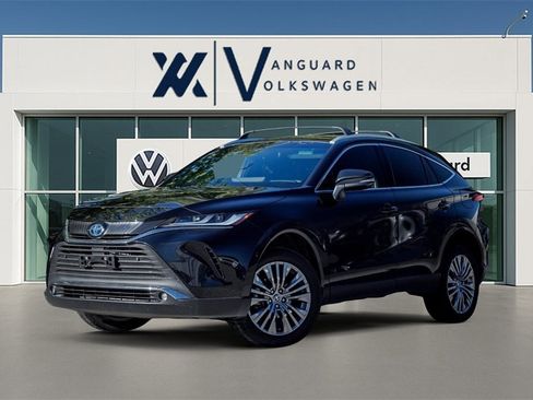 Used 2024 Toyota Venza LE image 1