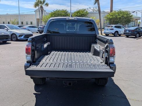 Used 2020 Toyota Tacoma TRD Sport w/ Technology Package image 6