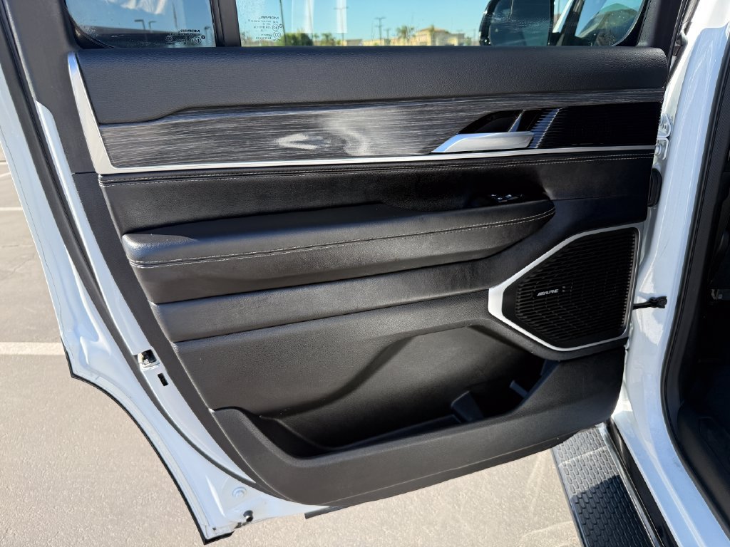 Used 2023 Jeep Wagoneer Series II AWD/4WD image 13