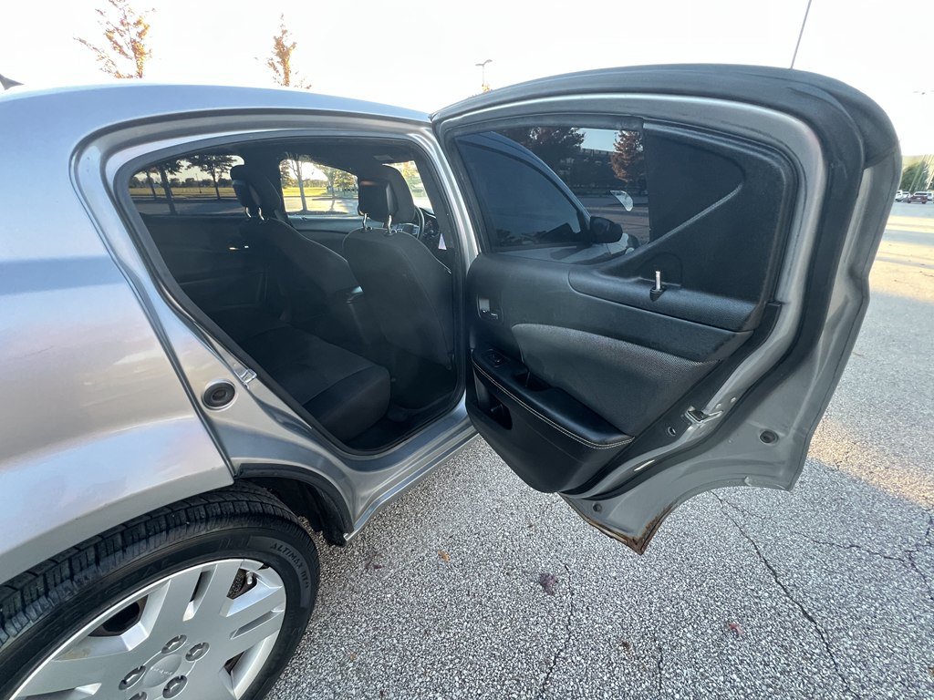 Used 2013 Dodge Avenger SE FWD image 12