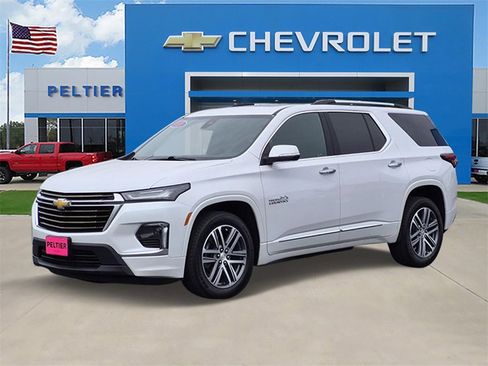 Used 2023 Chevrolet Traverse High Country image 3